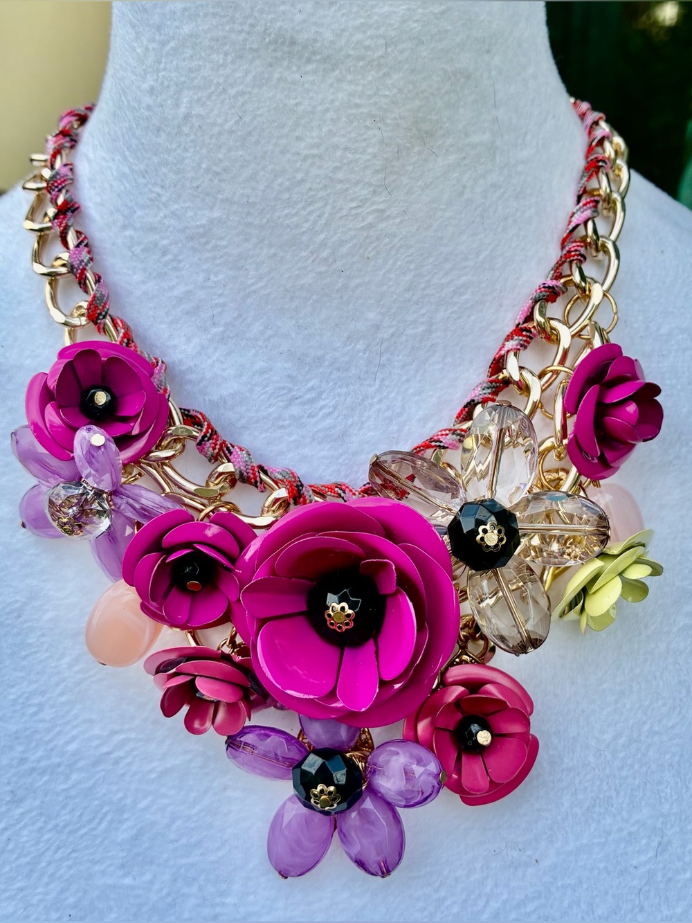 🌸 3D Fuchsia Floral Chain with Ribbon Bib Collar Statement Necklace Gold-Tone